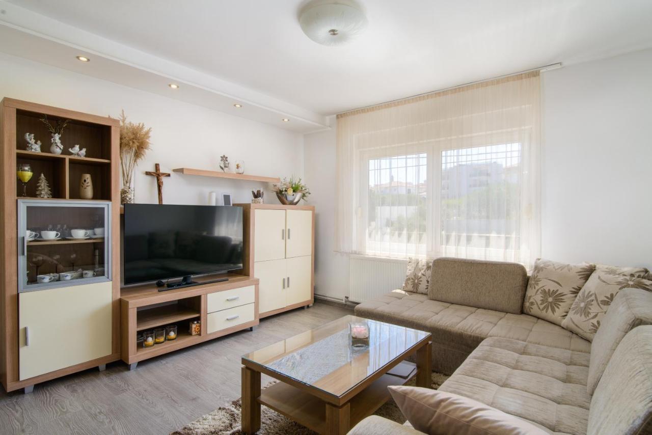 Apartments Tonka โตรกีร์ ภายนอก รูปภาพ