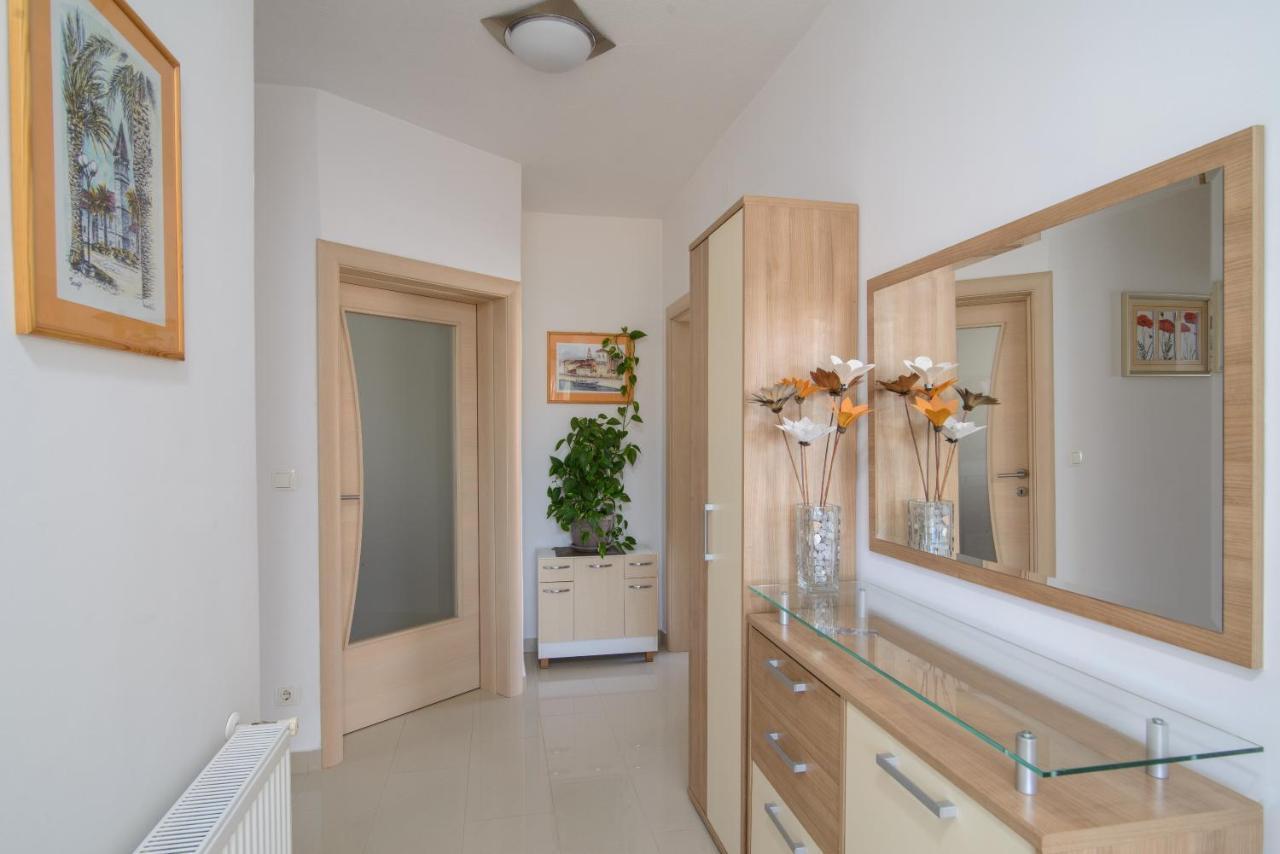 Apartments Tonka โตรกีร์ ภายนอก รูปภาพ
