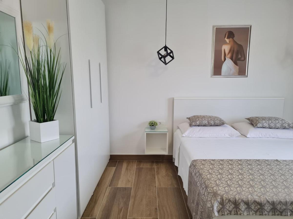 Apartments Tonka โตรกีร์ ภายนอก รูปภาพ